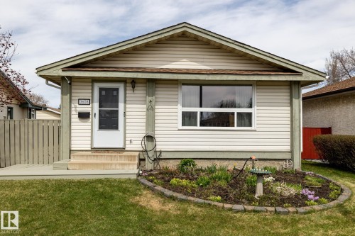Exterior featuring cream-colored horizontal siding and a complementary green trim - 3608 16A Avenue, Edmonton, AB - Outdoor