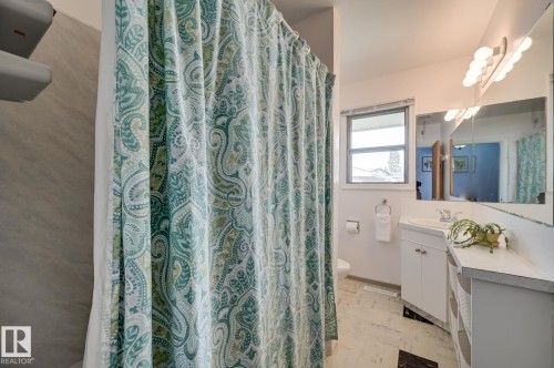 14552 107A Avenue, Edmonton, AB - Indoor Photo Showing Bathroom