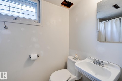 14552 107A Avenue, Edmonton, AB - Indoor Photo Showing Bathroom