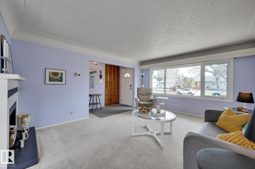 14552 107A Avenue, Edmonton, AB - Indoor Photo Showing Living Room