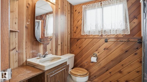 9834 167A Avenue, Edmonton, AB - Indoor Photo Showing Bathroom