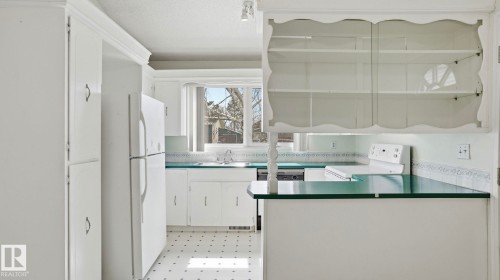 9834 167A Avenue, Edmonton, AB - Indoor Photo Showing Kitchen
