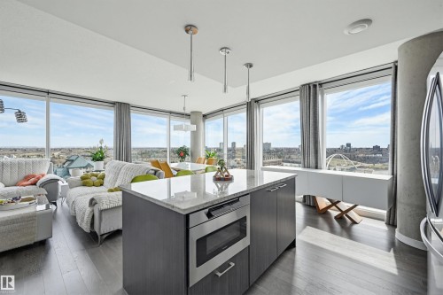 1605 9720 106 Street, Edmonton, AB - Indoor