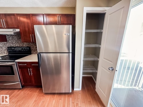 101 2051 Towne Centre Boulevard, Edmonton, AB - Indoor Photo Showing Kitchen