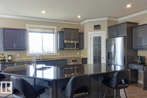 243 Greenfield Way, Fort Saskatchewan, AB - Indoor Photo Showing Kitchen