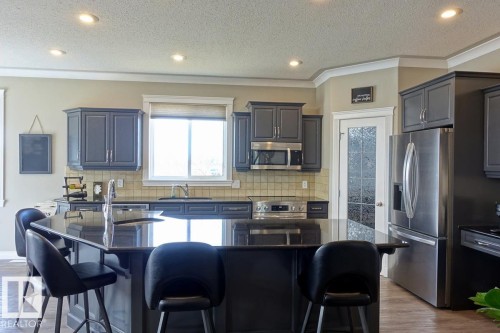 243 Greenfield Way, Fort Saskatchewan, AB - Indoor Photo Showing Kitchen With Upgraded Kitchen