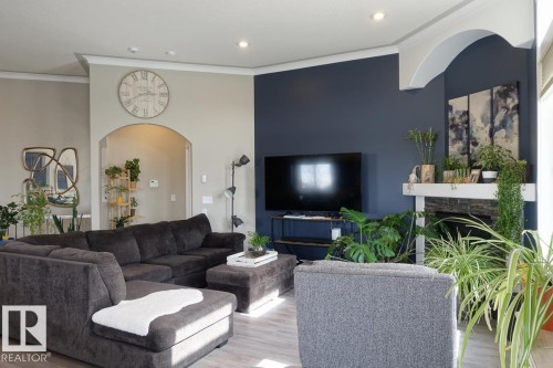 243 Greenfield Way, Fort Saskatchewan, AB - Indoor Photo Showing Living Room