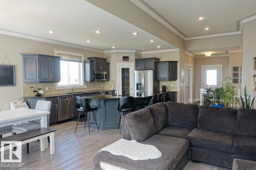 243 Greenfield Way, Fort Saskatchewan, AB - Indoor Photo Showing Living Room