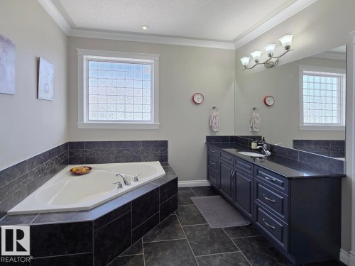 243 Greenfield Way, Fort Saskatchewan, AB - Indoor Photo Showing Bathroom