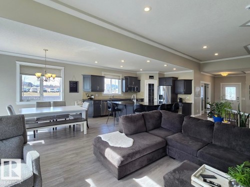 243 Greenfield Way, Fort Saskatchewan, AB - Indoor Photo Showing Living Room