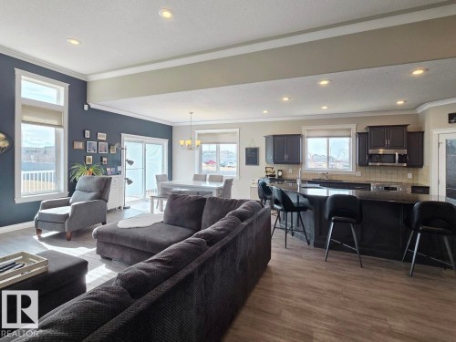 243 Greenfield Way, Fort Saskatchewan, AB - Indoor Photo Showing Living Room