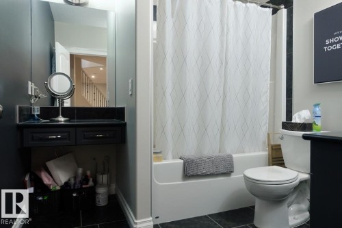 243 Greenfield Way, Fort Saskatchewan, AB - Indoor Photo Showing Bathroom