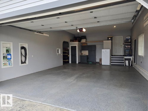 243 Greenfield Way, Fort Saskatchewan, AB - Indoor Photo Showing Garage