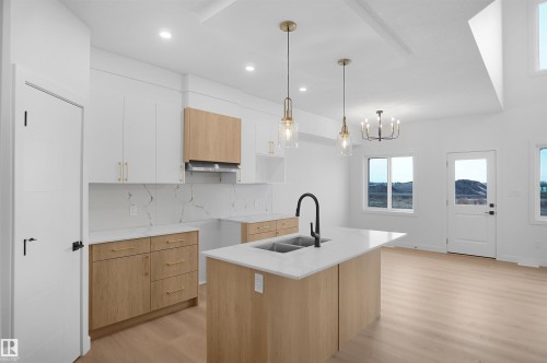 119 Peirwyck Loop, Spruce Grove, AB - Indoor Photo Showing Kitchen With Double Sink With Upgraded Kitchen
