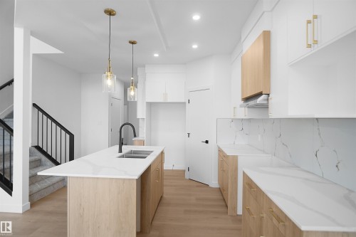 119 Peirwyck Loop, Spruce Grove, AB - Indoor Photo Showing Kitchen With Double Sink With Upgraded Kitchen