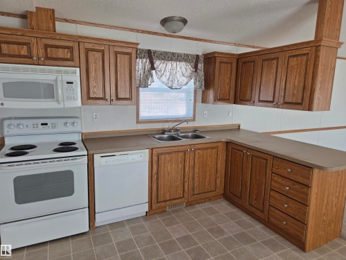11 Midland Road, Millet, AB - Indoor Photo Showing Kitchen With Double Sink
