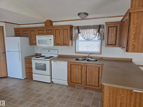 11 Midland Road, Millet, AB - Indoor Photo Showing Kitchen With Double Sink