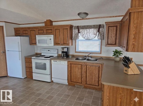 11 Midland Road, Millet, AB - Indoor Photo Showing Kitchen With Double Sink
