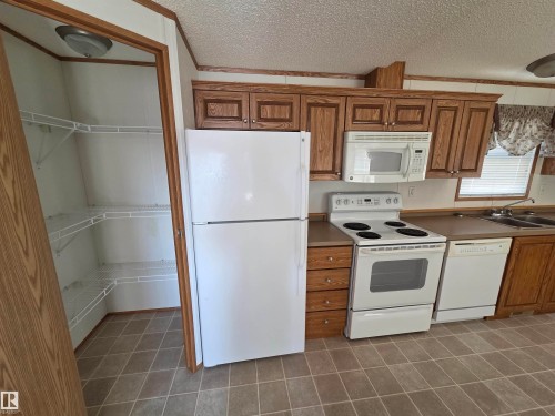 11 Midland Road, Millet, AB - Indoor Photo Showing Kitchen With Double Sink