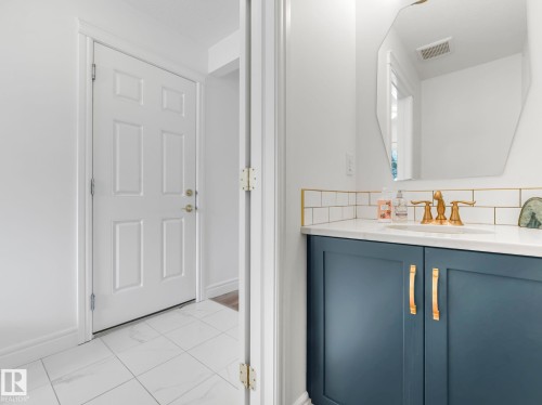 3843 Robins Crescent, Edmonton, AB - Indoor