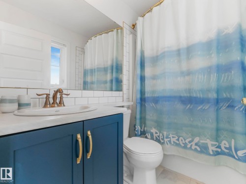 3843 Robins Crescent, Edmonton, AB - Indoor Photo Showing Bathroom