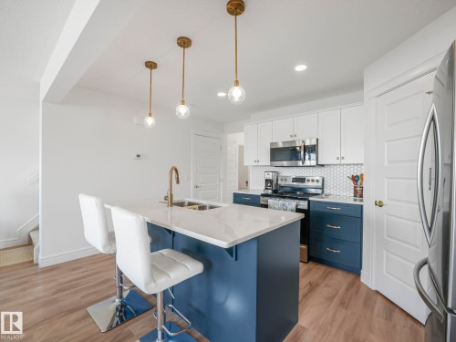 3843 Robins Crescent, Edmonton, AB - Indoor Photo Showing Kitchen With Stainless Steel Kitchen With Double Sink With Upgraded Kitchen