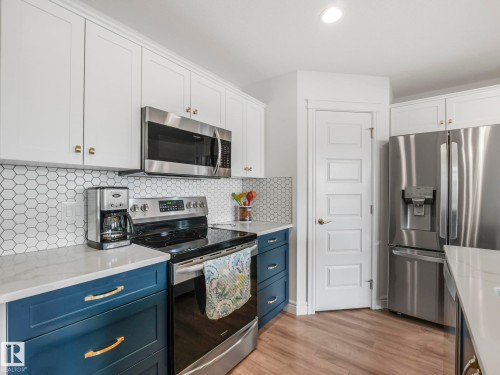 3843 Robins Crescent, Edmonton, AB - Indoor Photo Showing Kitchen With Stainless Steel Kitchen With Upgraded Kitchen