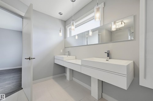 8834 91 Street, Edmonton, AB - Indoor Photo Showing Bathroom