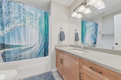 1145 Lincoln Crescent, Edmonton, AB - Indoor Photo Showing Bathroom
