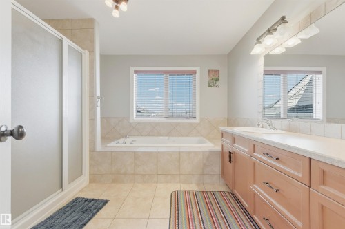 1145 Lincoln Crescent, Edmonton, AB - Indoor Photo Showing Bathroom