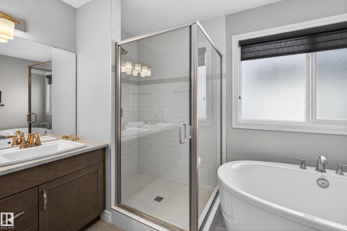 242 Cranberry Bend, Fort Saskatchewan, AB - Indoor Photo Showing Bathroom