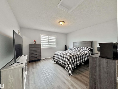 51 Galloway Wynd, Fort Saskatchewan, AB - Indoor Photo Showing Bedroom