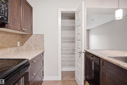 1780 Cunningham Wy, Edmonton, AB - Indoor Photo Showing Kitchen