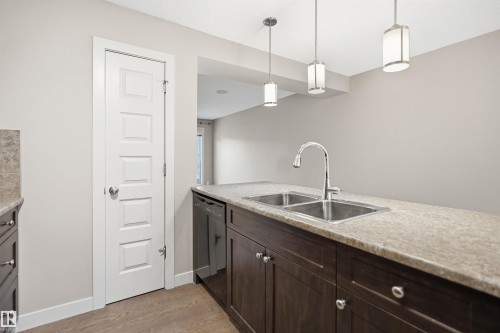 1780 Cunningham Wy, Edmonton, AB - Indoor Photo Showing Kitchen