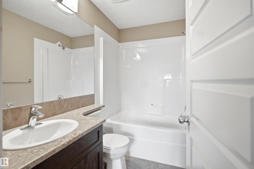 1780 Cunningham Wy, Edmonton, AB - Indoor Photo Showing Bathroom