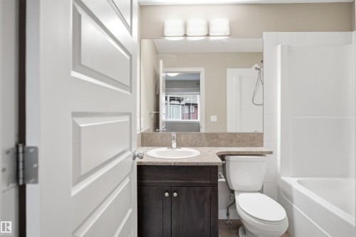 1780 Cunningham Wy, Edmonton, AB - Indoor Photo Showing Bathroom