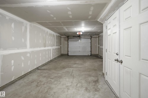 1780 Cunningham Wy, Edmonton, AB - Indoor Photo Showing Garage
