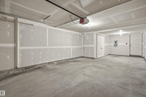 1780 Cunningham Wy, Edmonton, AB - Indoor Photo Showing Garage