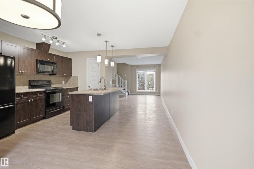 1780 Cunningham Wy, Edmonton, AB - Indoor Photo Showing Kitchen