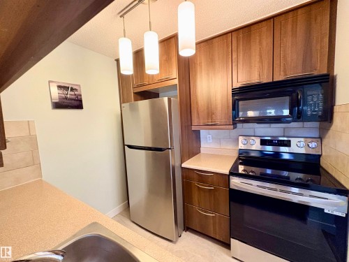 163 10520 120 Street, Edmonton, AB - Indoor Photo Showing Kitchen