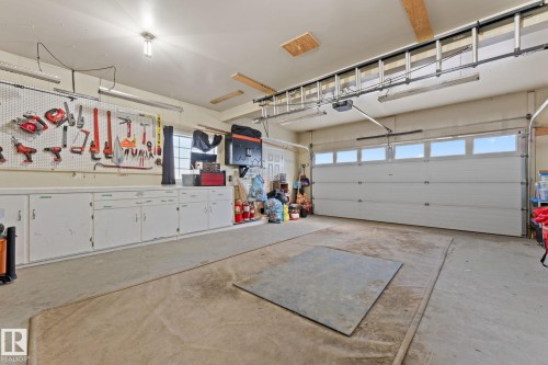 132 Selkirk Place, Leduc, AB - Indoor Photo Showing Garage