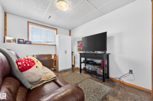4217 55 Avenue, Lamont, AB - Indoor