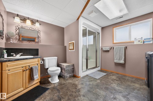 4217 55 Avenue, Lamont, AB - Indoor Photo Showing Bathroom