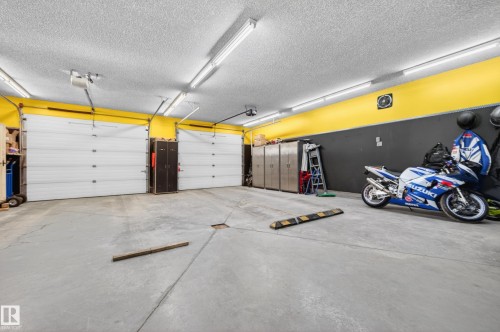 4217 55 Avenue, Lamont, AB - Indoor Photo Showing Garage