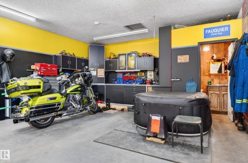4217 55 Avenue, Lamont, AB - Indoor