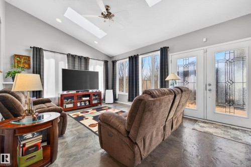 4217 55 Avenue, Lamont, AB - Indoor