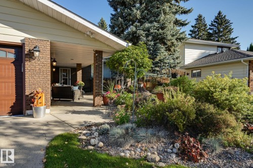 Front area is protected from wind, rain and weather. Enjoy this protected front to sit and enjoy your pristine  friendly neighborhood . - 38 Lancaster Crescent, St. Albert, AB - Outdoor