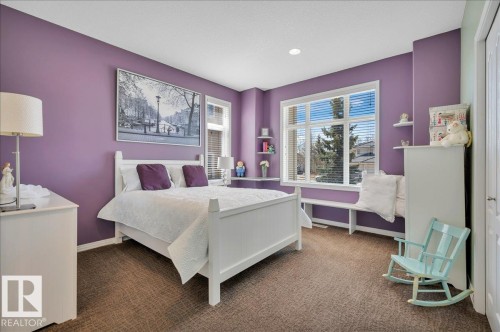 ONE OF 2 MAIN FLOOR BEDROOMS WITH CUSTOM CLOSET ORGANIZER - 314 Weaver Point(E), Edmonton, AB - Indoor Photo Showing Bedroom