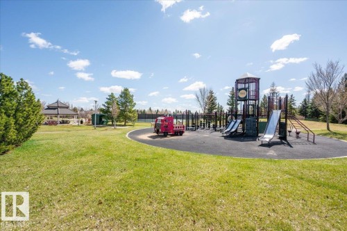 PLAYGROUND IN THE COMMUNITY PARK - 314 Weaver Point(E), Edmonton, AB - Outdoor