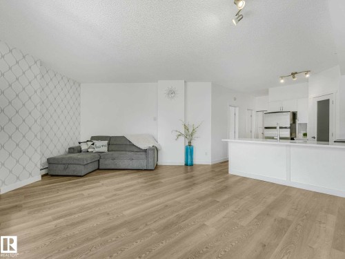 Image quality insufficient for description - 305 10504 99 Avenue, Edmonton, AB - Indoor
